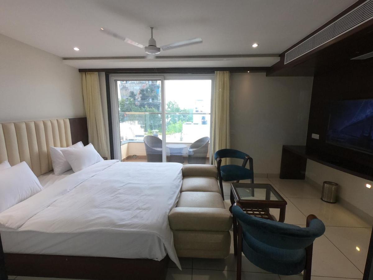 Hotel The Bellevue Indore Buitenkant foto