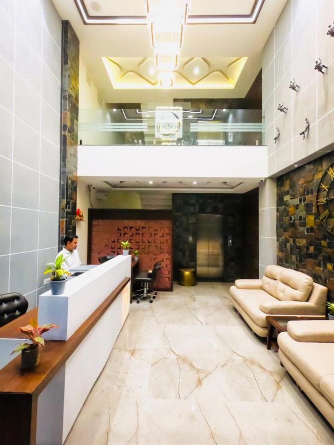 Hotel The Bellevue Indore Buitenkant foto